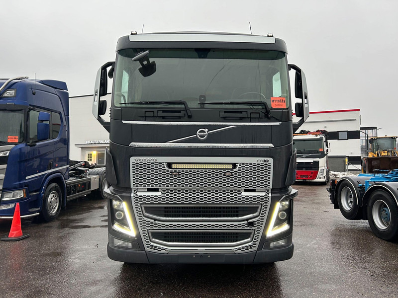 Volvo FH 750 | 10x4 | ALUSTANA | EURO 6 - Cab chassis truck: picture 2 Volvo FH 750 | 10x4 | ALUSTANA | EURO 6 - Cab chassis truck: picture 2