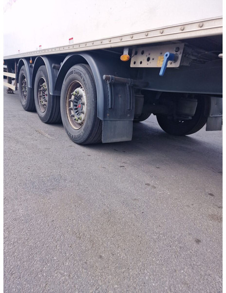 Closed box semi-trailer Fruehauf: picture 6