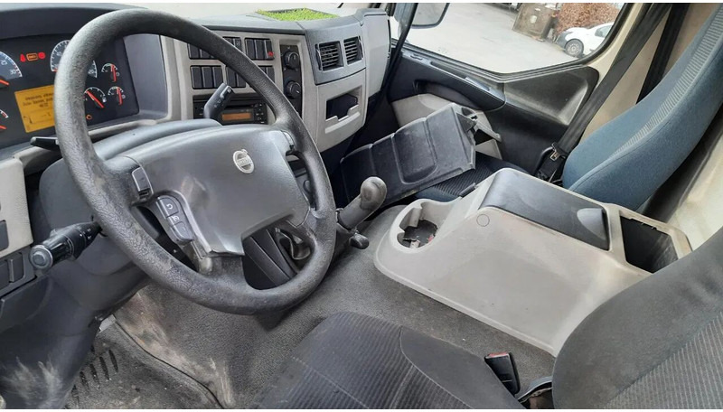Volvo FL 240 - Curtain side truck: picture 5 Volvo FL 240 - Curtain side truck: picture 5