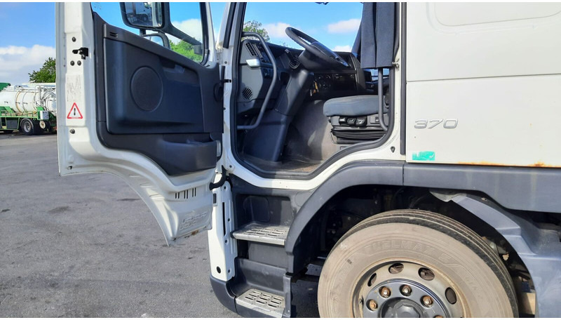 Volvo FM 370 - Curtain side truck: picture 3 Volvo FM 370 - Curtain side truck: picture 3
