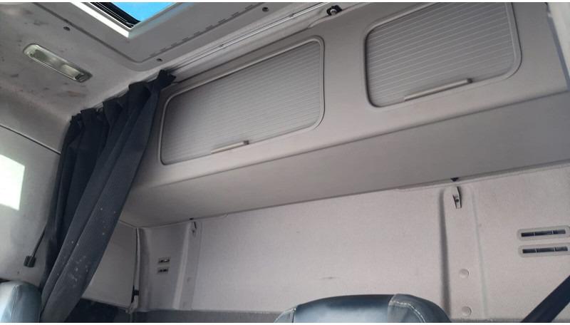 Volvo FM 370 - Curtain side truck: picture 5 Volvo FM 370 - Curtain side truck: picture 5