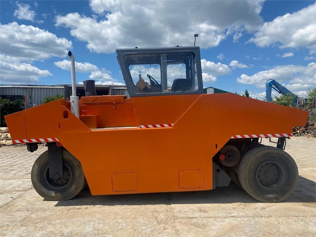 Albaret P3 - Pneumatic roller: picture 5 Albaret P3 - Pneumatic roller: picture 5