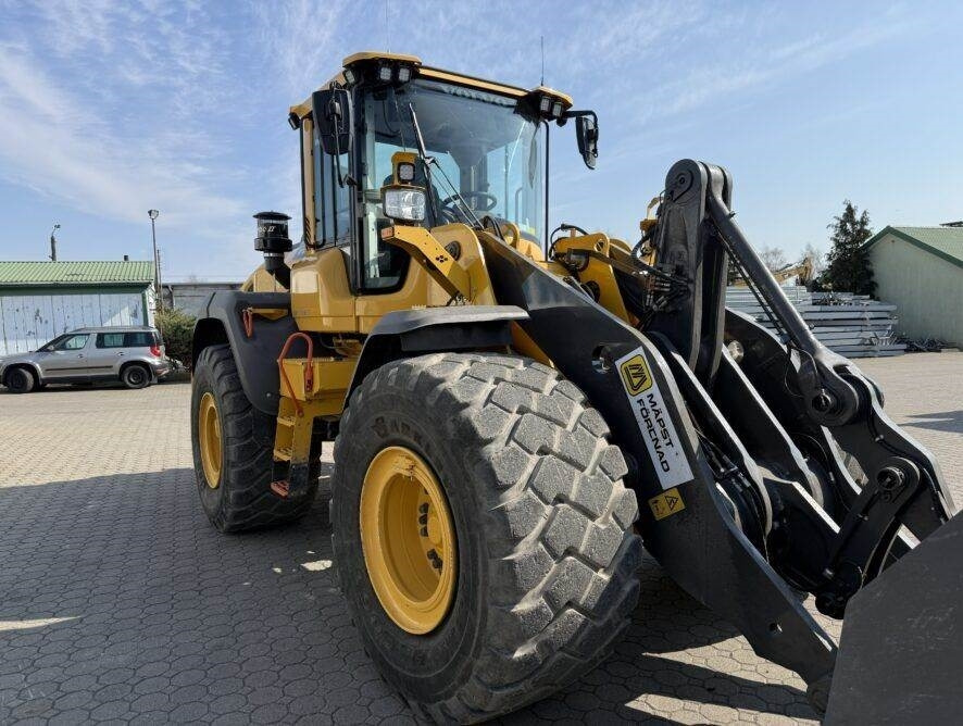 Volvo L120H - Wheel loader: picture 4 Volvo L120H - Wheel loader: picture 4