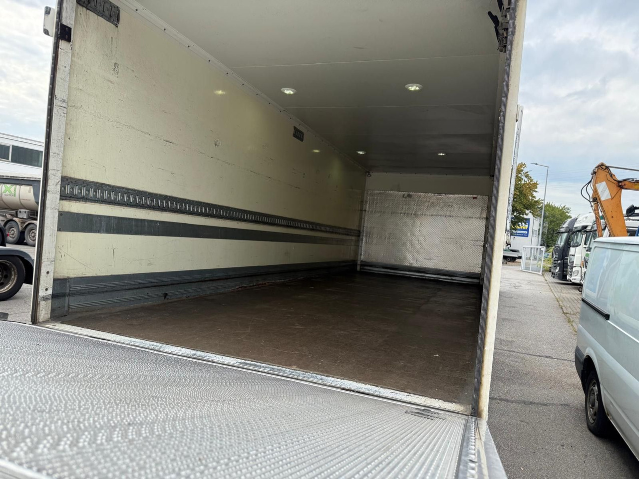 Walther Kamera/LBW/Luft/Scheiben - Closed box trailer: picture 5 Walther Kamera/LBW/Luft/Scheiben - Closed box trailer: picture 5