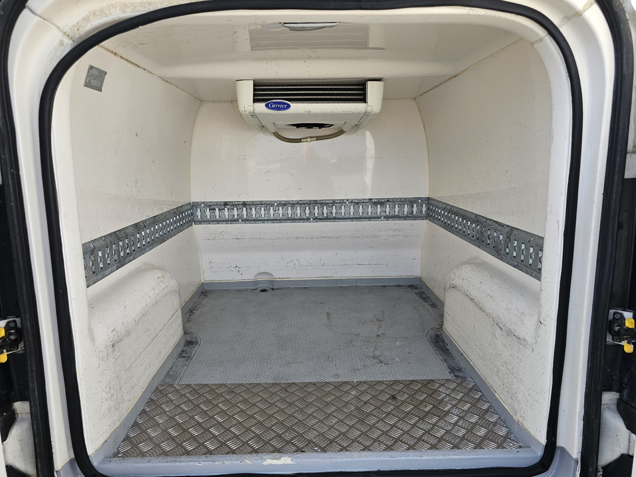 Fiat Doblo chlodnia mroznia carrier +230v - 18 C euro5 - Refrigerated delivery van: picture 4 Fiat Doblo chlodnia mroznia carrier +230v - 18 C euro5 - Refrigerated delivery van: picture 4