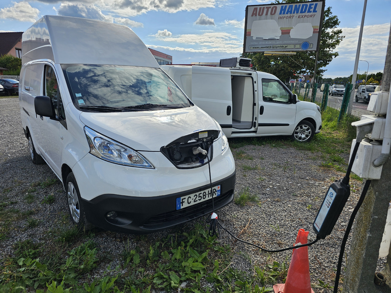 NISSAN E-NV200 ELEKTRYCZNY 40 KV 250 km KLIMA KAMERA - Small van, Electric van: picture 4 NISSAN E-NV200 ELEKTRYCZNY 40 KV 250 km KLIMA KAMERA - Small van, Electric van: picture 4