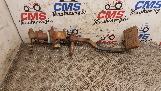 Case International 856 Xl Clutch Pedal Slave Cylinder 3234618r1, 1500215c92 - Clutch cylinder for Farm tractor: picture 2 Case International 856 Xl Clutch Pedal Slave Cylinder 3234618r1, 1500215c92 - Clutch cylinder for Farm tractor: picture 2