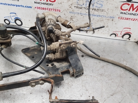 Case New Holland Air Brake Valve Unit 4700152650, 97350009570, 82016341 84157669 - Brake valve for Farm tractor: picture 3 Case New Holland Air Brake Valve Unit 4700152650, 97350009570, 82016341 84157669 - Brake valve for Farm tractor: picture 3