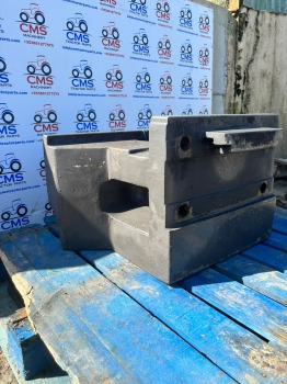 Claas Ares 656rc, Ares 500, 600 Front Weight 565 Kg 7700036817, 7700070530 - Counterweight: picture 4 Claas Ares 656rc, Ares 500, 600 Front Weight 565 Kg 7700036817, 7700070530 - Counterweight: picture 4