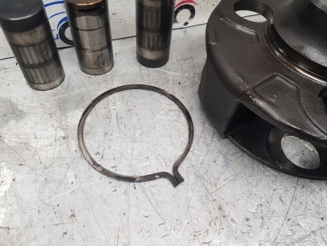 Claas Renault Ares 600 Ser Rx, Rz, Atz 696 Rear Axle Planet Carrier 6005019446 - Rear axle for Farm tractor: picture 3 Claas Renault Ares 600 Ser Rx, Rz, Atz 696 Rear Axle Planet Carrier 6005019446 - Rear axle for Farm tractor: picture 3