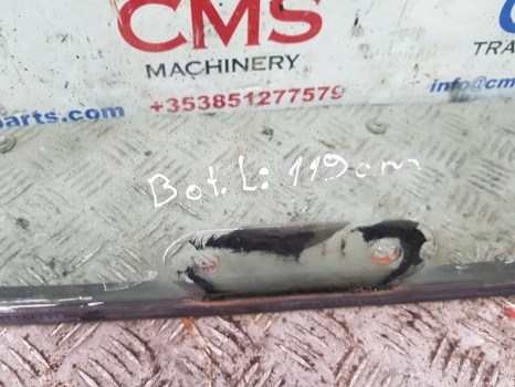 Ford 4610 Ap, Lp Cab Front Windscreen And Seal 83956746, 89403102, E3nn9403102bb - Windscreen for Farm tractor: picture 4 Ford 4610 Ap, Lp Cab Front Windscreen And Seal 83956746, 89403102, E3nn9403102bb - Windscreen for Farm tractor: picture 4