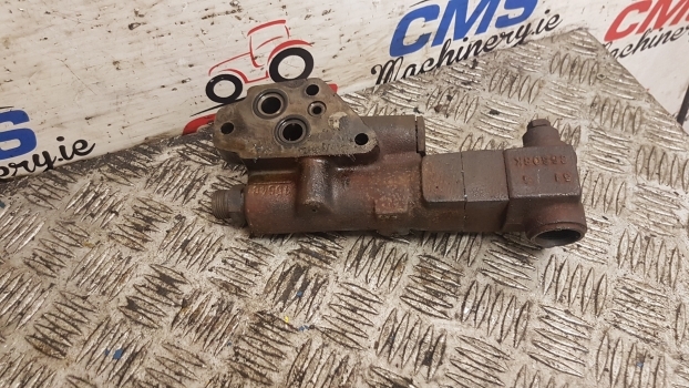 Ford, New Holland 40, Ts S. Trailer Brake Valve Distributor 81874969, 1535108113 - Brake valve for Farm tractor: picture 4 Ford, New Holland 40, Ts S. Trailer Brake Valve Distributor 81874969, 1535108113 - Brake valve for Farm tractor: picture 4