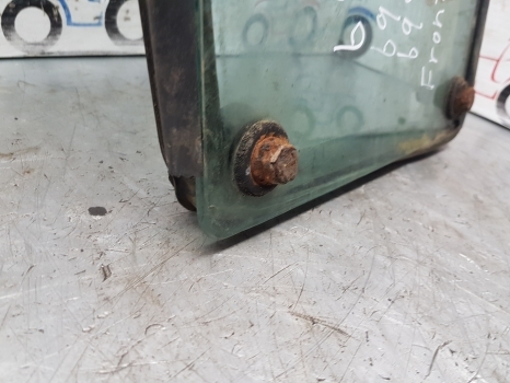 Landini Massey Ferguson 600 Series 690 Cab Knee Glass Lhs Rhs Tg1250, Tg1251 - Window and parts for Farm tractor: picture 4 Landini Massey Ferguson 600 Series 690 Cab Knee Glass Lhs Rhs Tg1250, Tg1251 - Window and parts for Farm tractor: picture 4