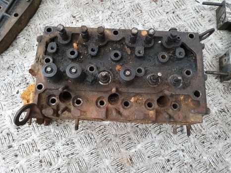 Massey Ferguson 133, 135, 140, 145, 148, 150, Ad3.152 Cylinder Head 86550 - Cylinder head for Farm tractor: picture 1 Massey Ferguson 133, 135, 140, 145, 148, 150, Ad3.152 Cylinder Head 86550 - Cylinder head for Farm tractor: picture 1