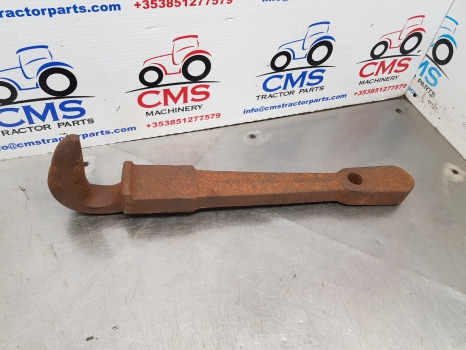 Massey Ferguson 135, 100, 300, 600 Pick Up Hitch Hook 886230m1 - Frame/ Chassis: picture 4 Massey Ferguson 135, 100, 300, 600 Pick Up Hitch Hook 886230m1 - Frame/ Chassis: picture 4