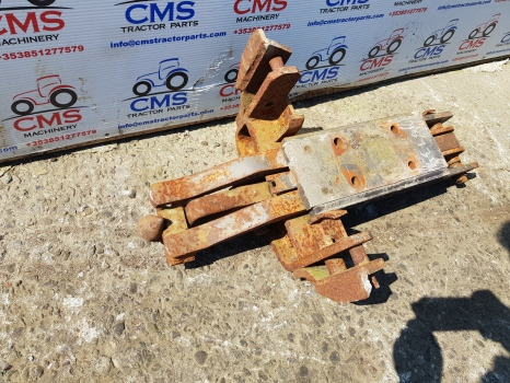Massey Ferguson 135, 390, 690, 675 Pick Up Hitch Complete For Parts 886230m1 - Frame/ Chassis: picture 3 Massey Ferguson 135, 390, 690, 675 Pick Up Hitch Complete For Parts 886230m1 - Frame/ Chassis: picture 3