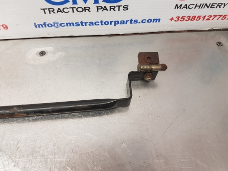 New Holland T7040, T7000, Cooler Handle Assy 84203263, 87619639 - Radiator: picture 3 New Holland T7040, T7000, Cooler Handle Assy 84203263, 87619639 - Radiator: picture 3
