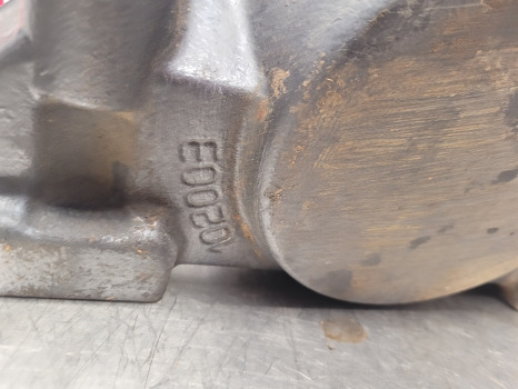 Valtra 6400, 6100, 6200, 6300 Front Axle Support Bracket Front V31791800, 102003 - Suspension: picture 2 Valtra 6400, 6100, 6200, 6300 Front Axle Support Bracket Front V31791800, 102003 - Suspension: picture 2