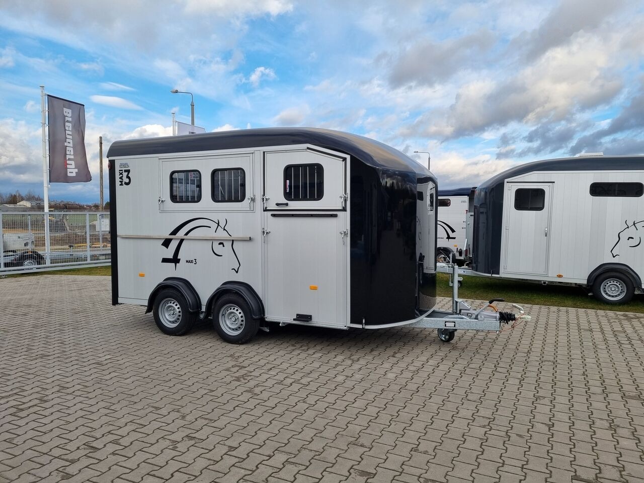 Cheval Liberté Maxi 3 Minimax trailer for 3 horses GVW 3500kg tack room saddle - Horse trailer: picture 1 Cheval Liberté Maxi 3 Minimax trailer for 3 horses GVW 3500kg tack room saddle - Horse trailer: picture 1