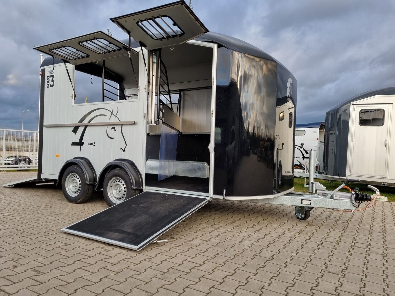 Cheval Liberté Maxi 3 Minimax trailer for 3 horses GVW 3500kg tack room saddle - Horse trailer: picture 2 Cheval Liberté Maxi 3 Minimax trailer for 3 horses GVW 3500kg tack room saddle - Horse trailer: picture 2