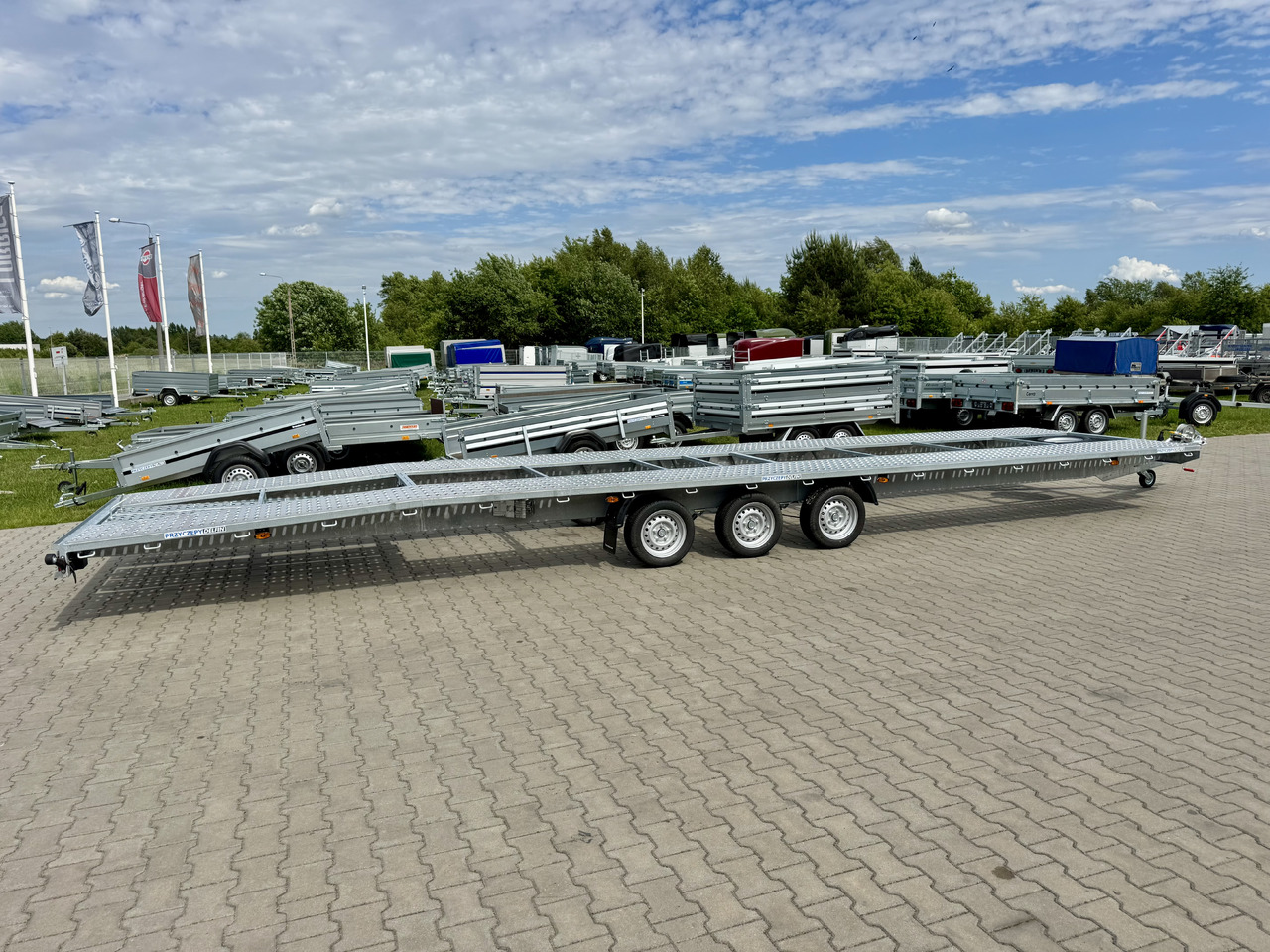 NIEWIADÓW Indiana 9m x 2.1 m | 3.5T - Autotransporter trailer: picture 3 NIEWIADÓW Indiana 9m x 2.1 m | 3.5T - Autotransporter trailer: picture 3