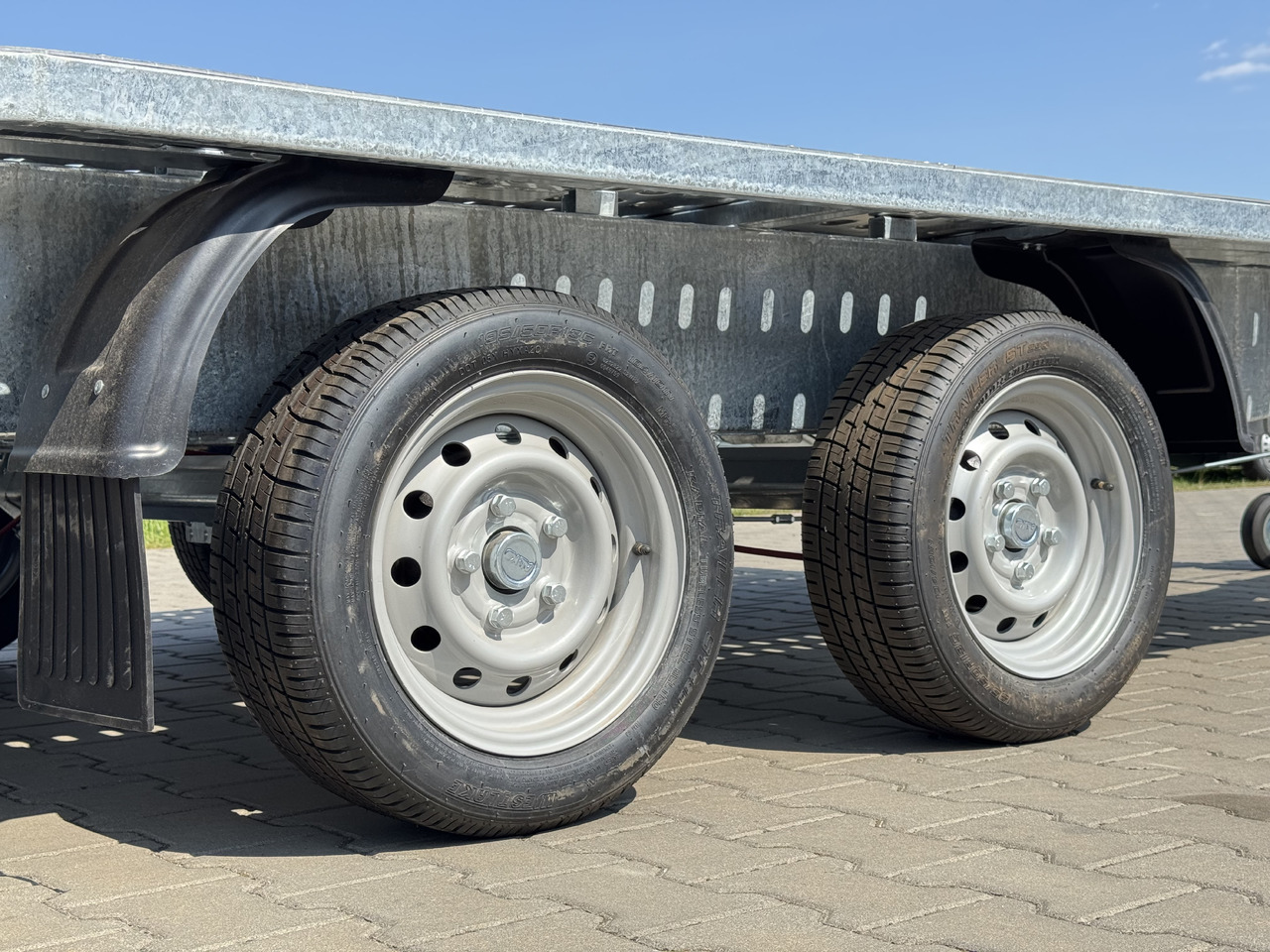 NIEWIADÓW Jupiter 4.5  -  450 x 210 cm / 2700 kg - Autotransporter trailer: picture 3 NIEWIADÓW Jupiter 4.5  -  450 x 210 cm / 2700 kg - Autotransporter trailer: picture 3