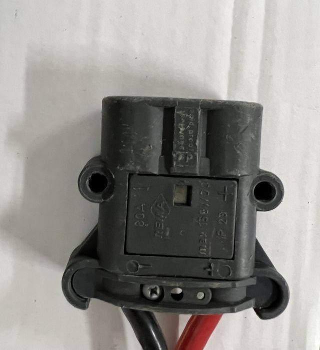 Hoppecke unknown | Trak mini 24V30A 230v Year unknown 80A Rema battery connecto Trak mini 24V30A 230v Year unknown 80A Rema battery connector - Battery for Material handling equipment: picture 3 Hoppecke unknown | Trak mini 24V30A 230v Year unknown 80A Rema battery connecto Trak mini 24V30A 230v Year unknown 80A Rema battery connector - Battery for Material handling equipment: picture 3