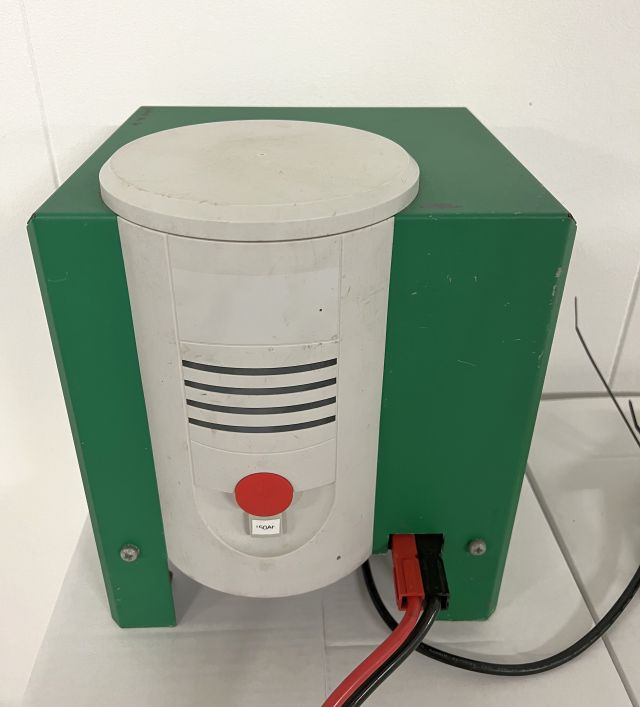 Hoppecke unknown | Trak mini 24V30A 230v Year unknown 80A Rema battery connecto Trak mini 24V30A 230v Year unknown 80A Rema battery connector - Battery for Material handling equipment: picture 1 Hoppecke unknown | Trak mini 24V30A 230v Year unknown 80A Rema battery connecto Trak mini 24V30A 230v Year unknown 80A Rema battery connector - Battery for Material handling equipment: picture 1