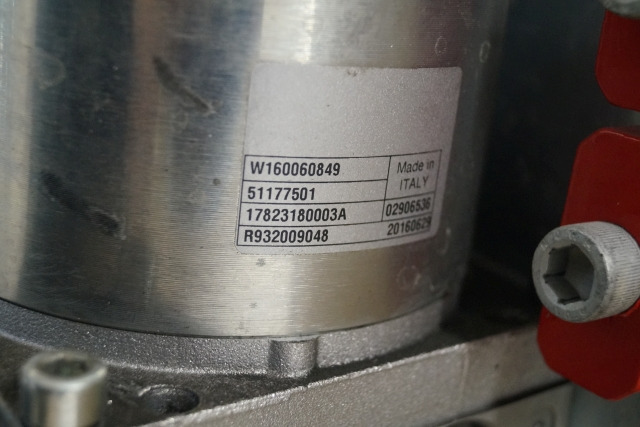 Jungheinrich 51003726 | Pumpmotor with tank 24V 3KW Mahle 11216804 for EKS110 ye Pumpmotor with tank 24V 3KW Mahle 11216804 for EKS110 year 2016 - Hydraulic pump for Material handling equipment: picture 2 Jungheinrich 51003726 | Pumpmotor with tank 24V 3KW Mahle 11216804 for EKS110 ye Pumpmotor with tank 24V 3KW Mahle 11216804 for EKS110 year 2016 - Hydraulic pump for Material handling equipment: picture 2