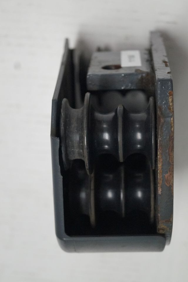 Jungheinrich 51160772 | Block rollor Hose guide for ETV from year 2003 till 2011 - Hydraulics for Material handling equipment: picture 2 Jungheinrich 51160772 | Block rollor Hose guide for ETV from year 2003 till 2011 - Hydraulics for Material handling equipment: picture 2