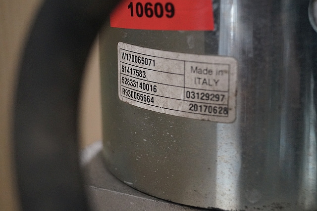 Jungheinrich 51417583 | Pumpmotor with tank and valve block 24V 2,2KW code R9320 - Hydraulic pump for Material handling equipment: picture 2 Jungheinrich 51417583 | Pumpmotor with tank and valve block 24V 2,2KW code R9320 - Hydraulic pump for Material handling equipment: picture 2