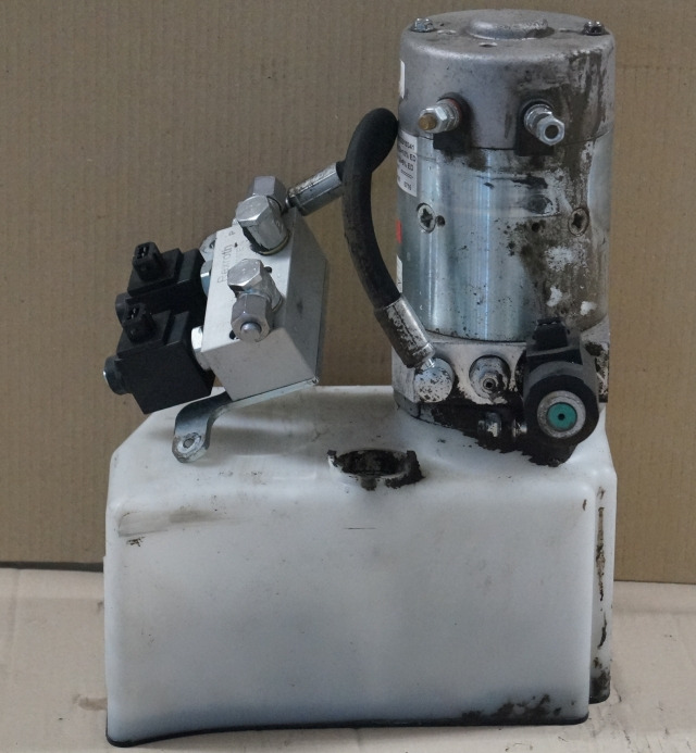 Jungheinrich 51417583 | Pumpmotor with tank and valve block 24V 2,2KW code R9320 - Hydraulic pump for Material handling equipment: picture 1 Jungheinrich 51417583 | Pumpmotor with tank and valve block 24V 2,2KW code R9320 - Hydraulic pump for Material handling equipment: picture 1