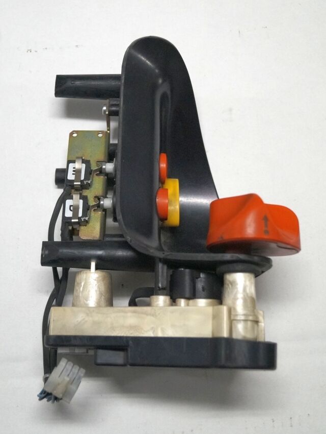 Linde 1443605100 | Rijschakelaar Control handle Control module - Steering column switch for Material handling equipment: picture 3 Linde 1443605100 | Rijschakelaar Control handle Control module - Steering column switch for Material handling equipment: picture 3