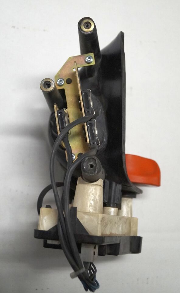 Linde 1443605100 | Rijschakelaar Control handle Control module - Electrical system for Material handling equipment: picture 4 Linde 1443605100 | Rijschakelaar Control handle Control module - Electrical system for Material handling equipment: picture 4