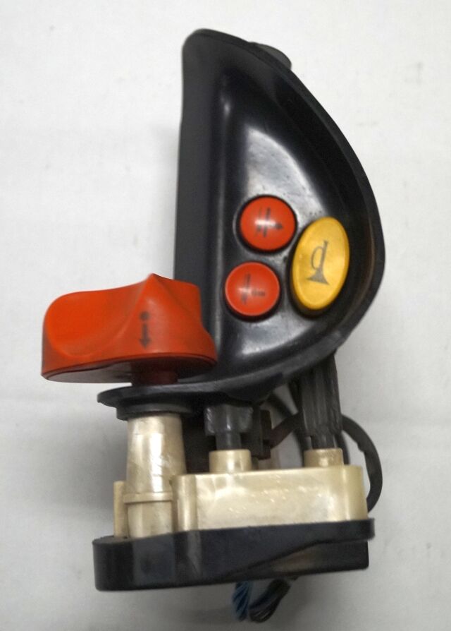 Linde 1443605100 | Rijschakelaar Control handle Control module - Electrical system for Material handling equipment: picture 1 Linde 1443605100 | Rijschakelaar Control handle Control module - Electrical system for Material handling equipment: picture 1