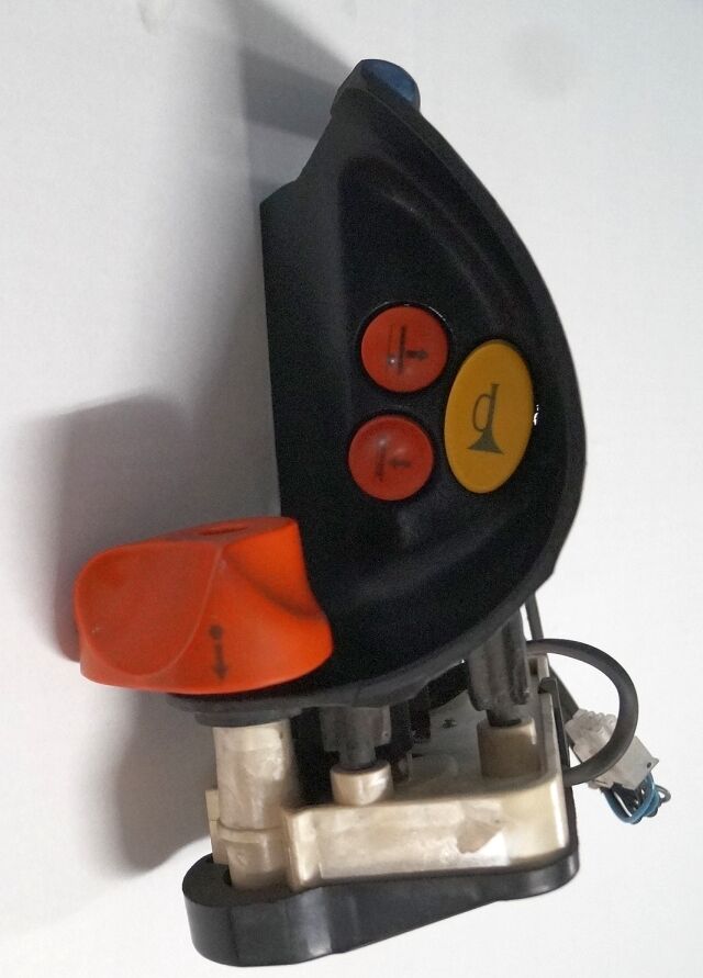 Linde 1443605100 | Rijschakelaar Control handle Control module - Steering column switch for Material handling equipment: picture 1 Linde 1443605100 | Rijschakelaar Control handle Control module - Steering column switch for Material handling equipment: picture 1