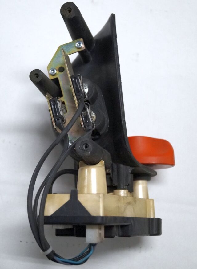 Linde 1443605100 | Rijschakelaar Control handle Control module - Electrical system for Material handling equipment: picture 4 Linde 1443605100 | Rijschakelaar Control handle Control module - Electrical system for Material handling equipment: picture 4