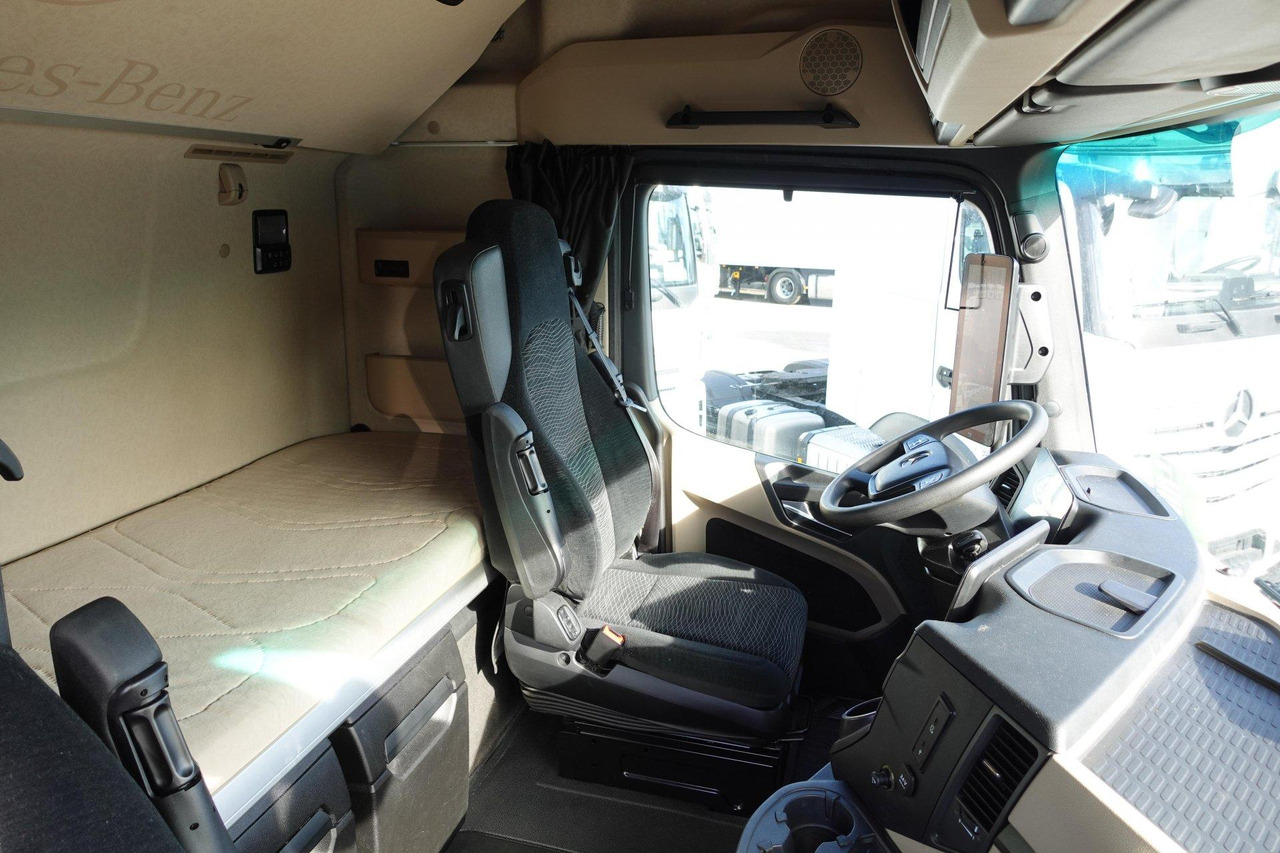 Tractor unit Mercedes-Benz Actros 5 1845 BigSpace: picture 12