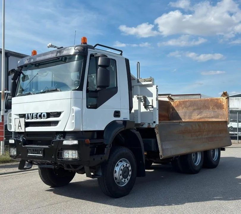 Iveco AD260T45W 6x6 | Meiller | Wywrotka trójstronna | Niemiecki pojazd | 451 KM | Euro 5|Stały zaczep holowniczy - Tipper: picture 2 Iveco AD260T45W 6x6 | Meiller | Wywrotka trójstronna | Niemiecki pojazd | 451 KM | Euro 5|Stały zaczep holowniczy - Tipper: picture 2