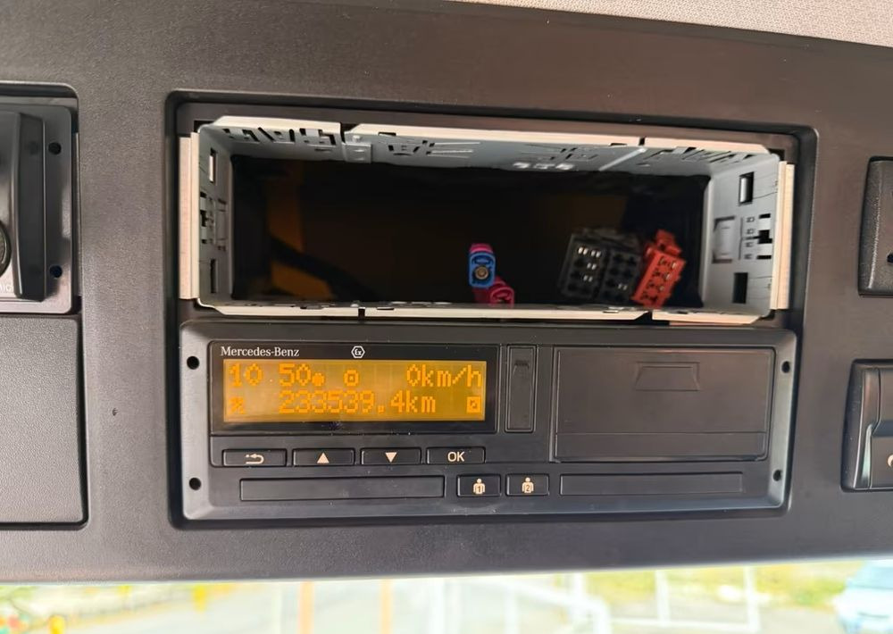 Tipper Mercedes-Benz Arocs 3248 8x4 – wywrotka trójstronna Dautel, Bordmatik,233 539 km: picture 10