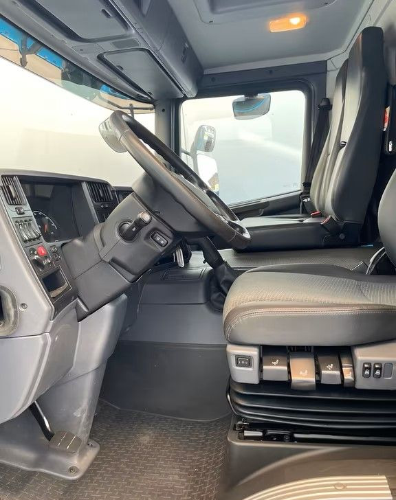 Scania P280 4x2 – Pojazd do przewozu zwierząt VIEHFAHRZEUG / jednopoziomowy – 171.000 km!! – Euro 5 leasing Scania P280 4x2 – Pojazd do przewozu zwierząt VIEHFAHRZEUG / jednopoziomowy – 171.000 km!! – Euro 5: picture 15 Scania P280 4x2 – Pojazd do przewozu zwierząt VIEHFAHRZEUG / jednopoziomowy – 171.000 km!! – Euro 5 leasing Scania P280 4x2 – Pojazd do przewozu zwierząt VIEHFAHRZEUG / jednopoziomowy – 171.000 km!! – Euro 5: picture 15