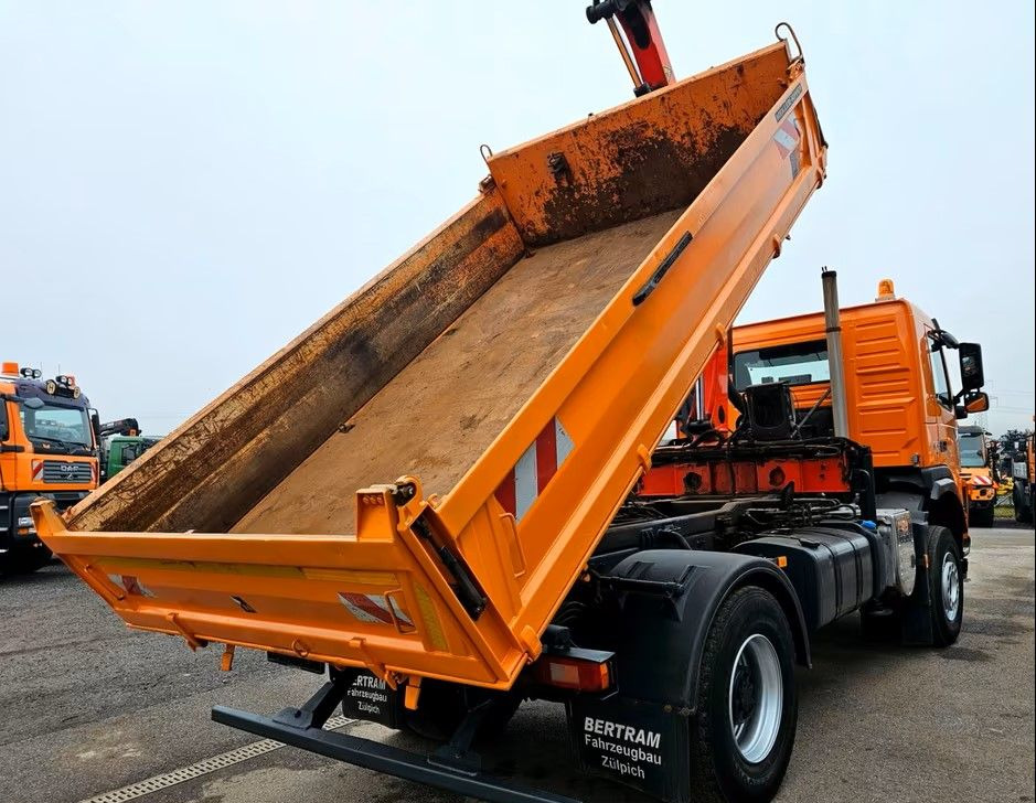 Volvo FM 370 4x4 / Meiller 3-stronna wywrotka+ żuraw Palfinger PK12002 / Sterowanie pilotem radiowym / Euro 5 - Tipper: picture 5 Volvo FM 370 4x4 / Meiller 3-stronna wywrotka+ żuraw Palfinger PK12002 / Sterowanie pilotem radiowym / Euro 5 - Tipper: picture 5