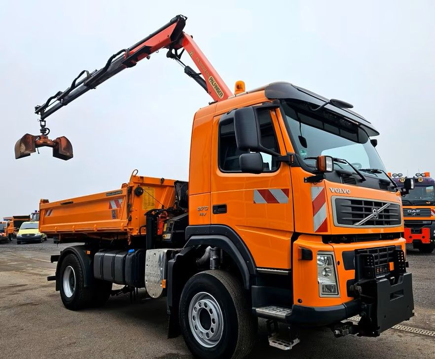 Volvo FM 370 4x4 / Meiller 3-stronna wywrotka+ żuraw Palfinger PK12002 / Sterowanie pilotem radiowym / Euro 5 - Tipper: picture 2 Volvo FM 370 4x4 / Meiller 3-stronna wywrotka+ żuraw Palfinger PK12002 / Sterowanie pilotem radiowym / Euro 5 - Tipper: picture 2