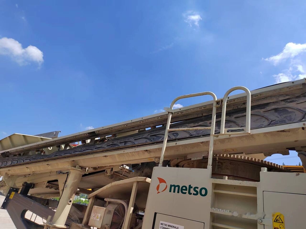 Metso Lokotrack LT200HPS MOBILE CONE CRUSHER WITH SCREEN - Mobile crusher: picture 2 Metso Lokotrack LT200HPS MOBILE CONE CRUSHER WITH SCREEN - Mobile crusher: picture 2