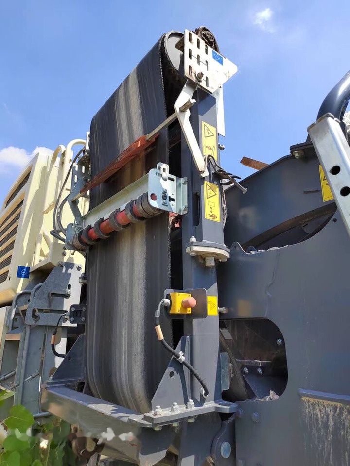 Metso Lokotrack LT200HPS MOBILE CONE CRUSHER WITH SCREEN - Mobile crusher: picture 5 Metso Lokotrack LT200HPS MOBILE CONE CRUSHER WITH SCREEN - Mobile crusher: picture 5
