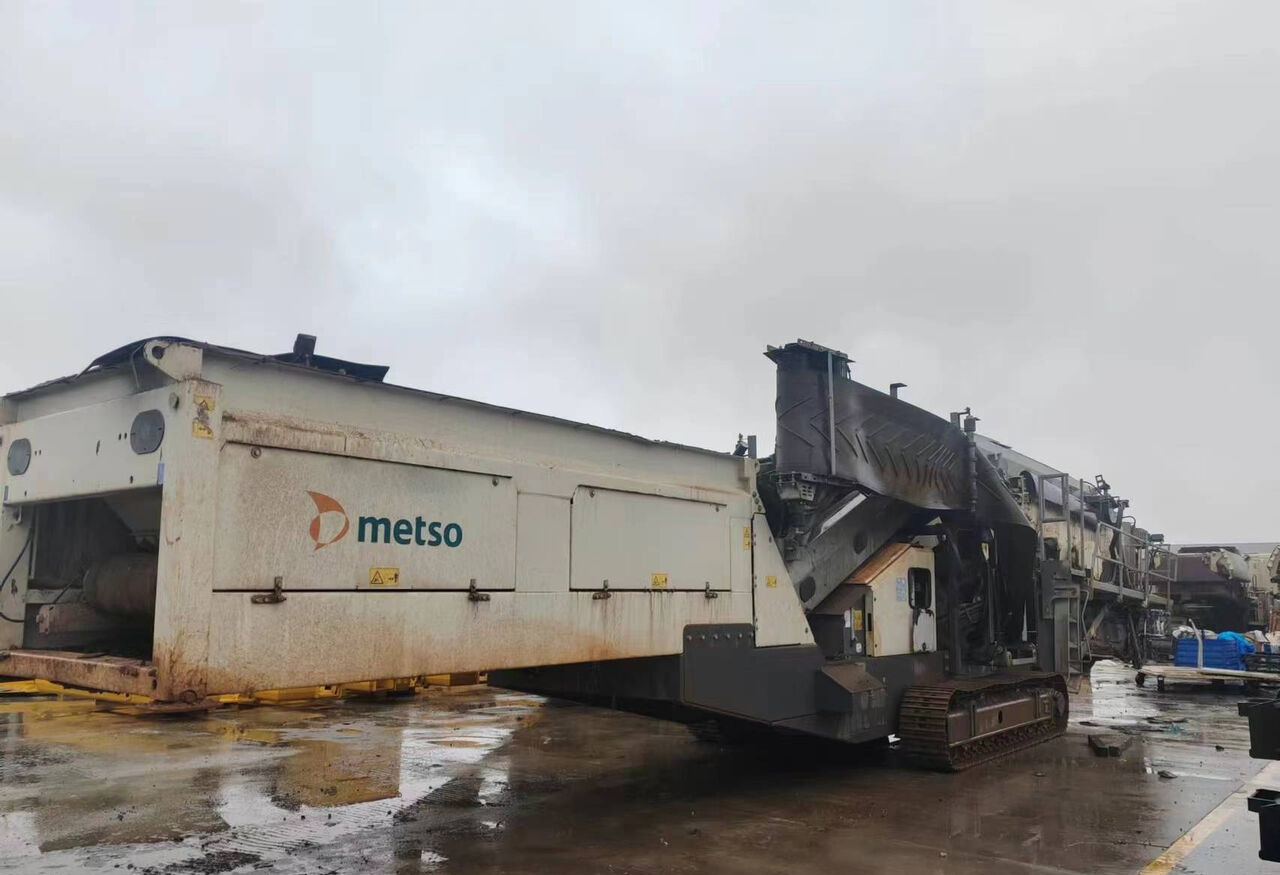 Metso Lokotrack ST4.8 Crawler Screen - Screener: picture 2 Metso Lokotrack ST4.8 Crawler Screen - Screener: picture 2