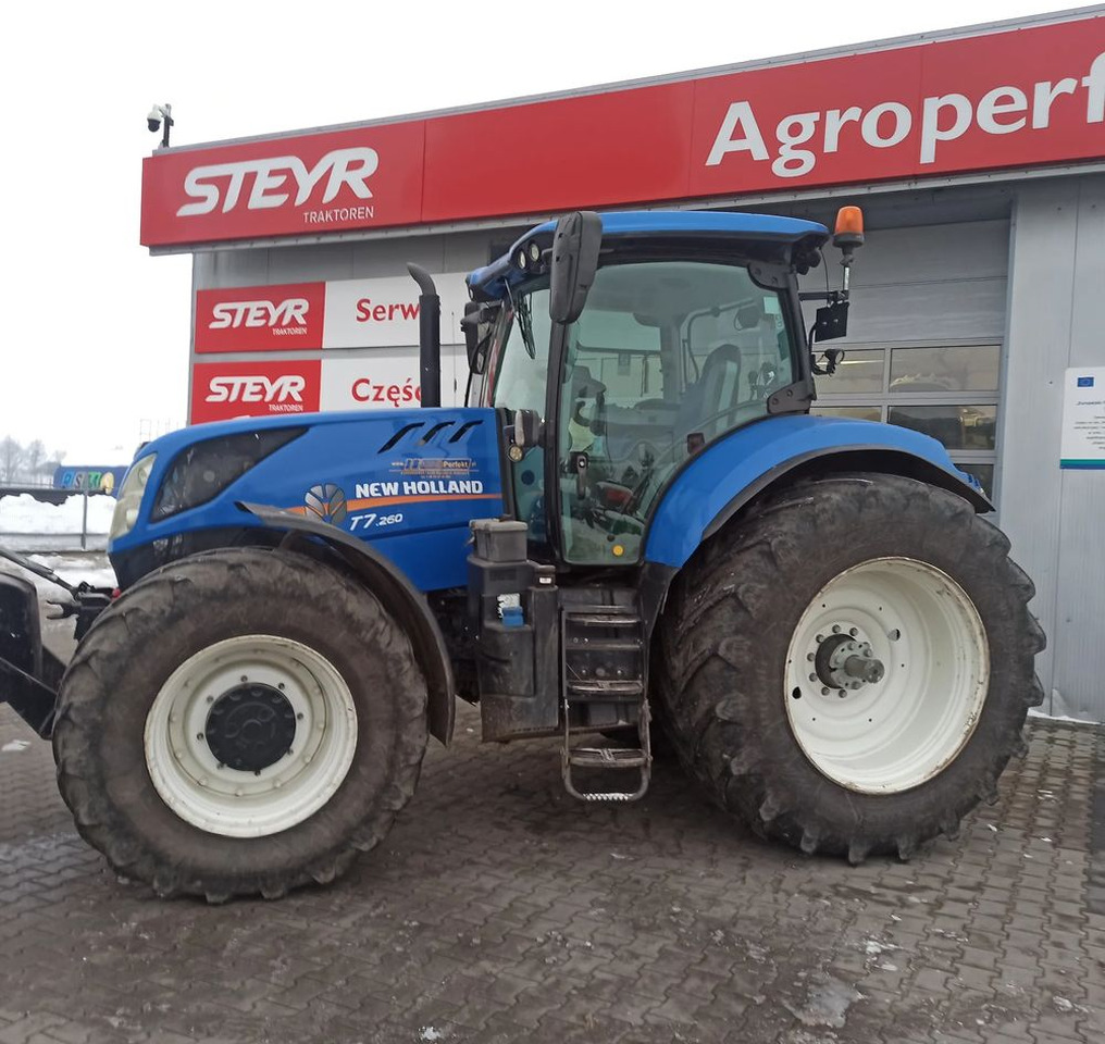 New Holland T7260 - Farm tractor: picture 2 New Holland T7260 - Farm tractor: picture 2