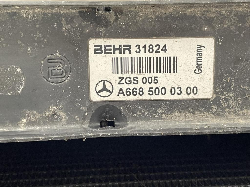 BEHR FOR MERCEDES VARIO - A 668 500 03 00 - Radiator for Truck: picture 4 BEHR FOR MERCEDES VARIO - A 668 500 03 00 - Radiator for Truck: picture 4