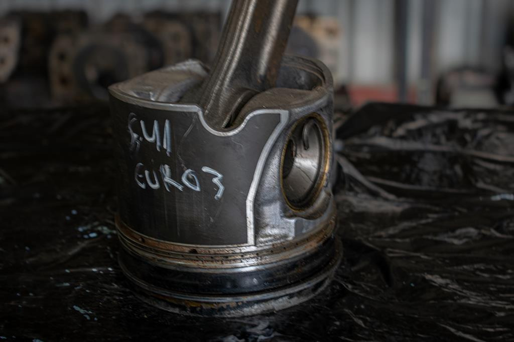 MERCEDES-BENZ ACTROS EURO III 6CYLINDER WITH ENGINE CODE ΟΜ 541 - Connecting rod for Truck: picture 2 MERCEDES-BENZ ACTROS EURO III 6CYLINDER WITH ENGINE CODE ΟΜ 541 - Connecting rod for Truck: picture 2