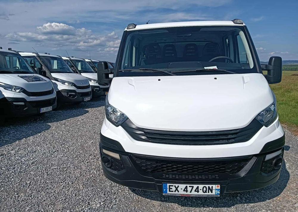Iveco DAILY 35C14, 35C13, 35C12 - Combi van: picture 5 Iveco DAILY 35C14, 35C13, 35C12 - Combi van: picture 5